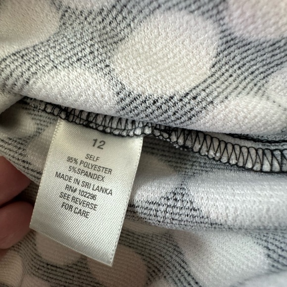 Dressbarn woman’s Dotted Cap-Sleeve Belted Sheath Dress with scoop neck size 12 - Picture 11 of 12